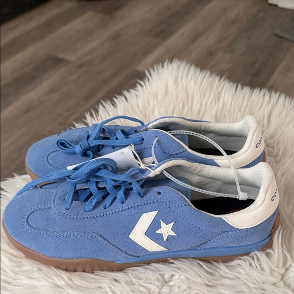 Converse Blue and White Sneakers. Unisex Size 8 Men’s 9.5 Women’s NWOT - Picture 4 of 11